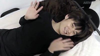 YUICHI(筋肉質)とMASASHI(スリム)の自宅での禁断撮影会!愛と欲望の視線交差